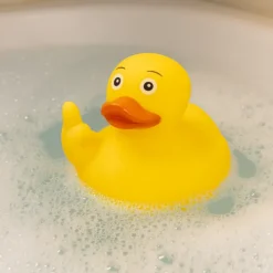 Badeend met Middelvinger