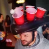 Beer Pong Hoed - Opblaasbaar - Inclusief Bekers & Ballen - Feestspel
