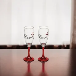 Champagne glazen met hartjes