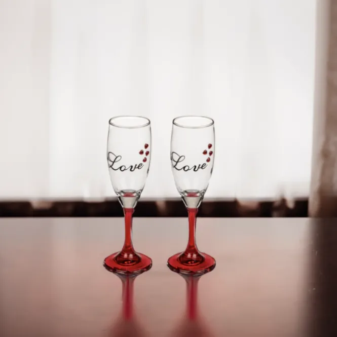 Champagne glazen met hartjes