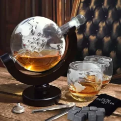 Globe Decanter Set - Incl. 2 Whiskey Glazen en Whiskey Stones
