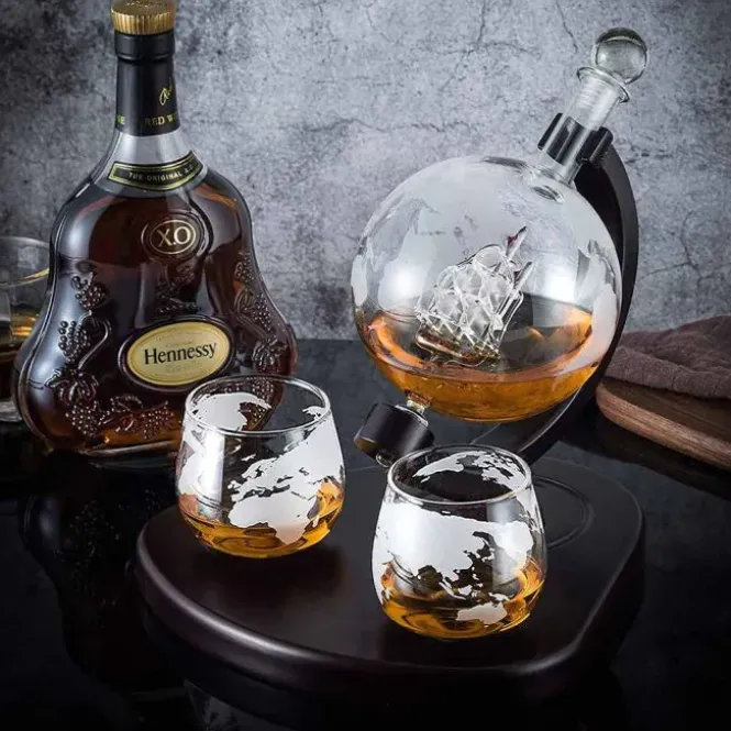 Globe Whiskey Decanter Deluxe - 0,9L - Glazen & Cooling Stones
