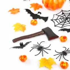 Nep Bijl met Bloed 40 x 7 cm - Halloween Accessoire