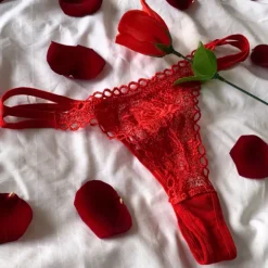 Roos met rode G-string - Romantisch cadeau - One size - 43 cm