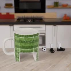 Voetbal Mok - 12,5 x 10 cm - Inclusief 2 Schoenen en Bal - 280 ml
