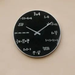 Wandklok met rekensommen - 35 cm - Educatief en uniek design